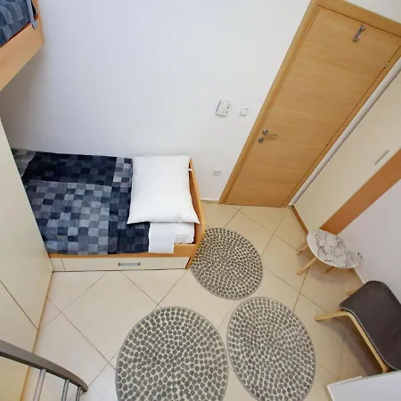 Sun-kissed In With Garden Apartment